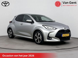 Toyota Yaris 1.5 Hybrid 115 Dynamic | Dodehoek | Parkeersensoren voor/achter | Stoelverwarming | Stuurverwarming | Apple Carplay / Android Auto | Navigatie | LED