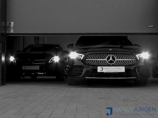 Mercedes-Benz GLA 180 AMG | Ambition | Pano | Navi | Crusie Control | Bi-Xenon | Night Pakket | Spiegel Pakket | Elektr. Achterklep | 18" LM AMG |