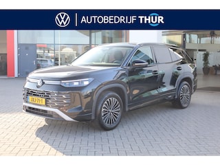 Volkswagen Tayron 1.5 eHybrid Elegance wegklapbare trekhaak leder / alcantara area view elektrische achterklep spiegel pakket navigatie IQ Matrix comfort telefoon laders 2 x travel assist ACC keys less acces & entry 18" LMV napoli privacy glas chroom pakket travel assist draadloos carplay