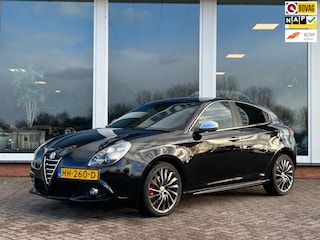 Alfa Romeo Giulietta 1.4 Turbo AUT. Exclusive - Origineel NL - NAP - Navi - Leder - 18 inch