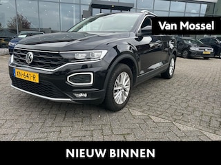 Volkswagen T-Roc 1.0 TSI Style 115 PK | Trekhaak | Panorama schuifdak | Stoelverwarming | Adaptive Cruise Control | Apple Carplay | Android Auto | Navigatie | Elektrisch inklapbare spiegels |