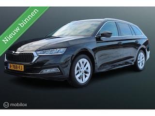Skoda Octavia Combi 1.0 TSI Sport/Business Edition Plus, Trekhaak, Donker glas, Stoelverwarming, Navi, App connect, Full led verlichting, All season banden,