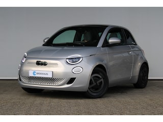 Fiat 500 Giorgio Armani | Panoramadak | 360° Camera | Stoelverwarming | Cruise control adaptief |  Navigatiesysteem |