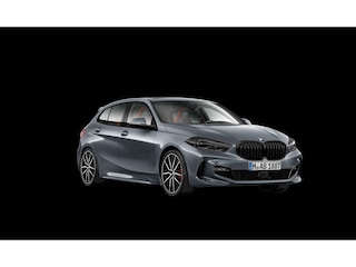 BMW 118i M Sport, EDITION COLORVISION, PANO,SCHAALSTOELEN,MEMORY BMW 1 Serie uit 2022, volledig schadevrij en zeer compleet uitgevoerd. Voorzien van Edition ColorVision met sportief M-pakket. De auto beschikt over schaalstoelen met memory, elektrisch verst
