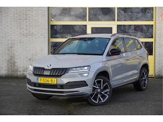 Skoda Karoq 1.5 TSI ACT 150PK! Automaat Sportline Business BJ2022 Lmv 19" | Led V+A | Pdc | Navi | Keyless entry | Elek. trekhaak | Verwarmd voorruit | Achteruitrijcamera | App-Connect | Virtual cockpit | Canton Audio | Verwarmde voorstoelen/stuurwiel | Zwarte hemel