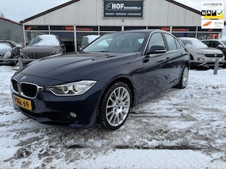 BMW 320i Executive AUTOMAAT/NAVIGATIE/18''LMV