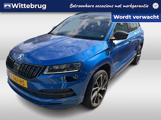 Skoda Karoq 1.5 TSI ACT Sportline Business / Digitaal dashboard / Navigatie /  trekhaak / Camera / Parkeer sensoren V+A / Canton /