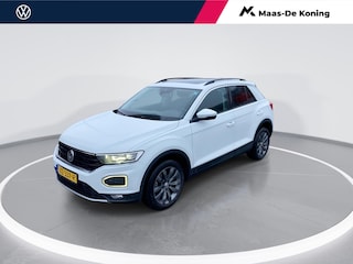 Volkswagen T-Roc 1.5 TSI 150pk DSG Style · Camera · Panoramadak · Navigatie · Trekhaak · Apple/Android Car Play ·