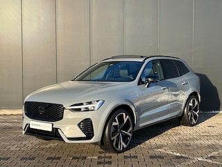 Volvo XC60 T6 Plug-in hybrid AWD Ultra Black Edition | Bowers&Wilkins | Luchtvering | Panoramadak | 360 Camera | Gelamineerd Glas | 22 Inch | Stoelvenitlatie | Massage