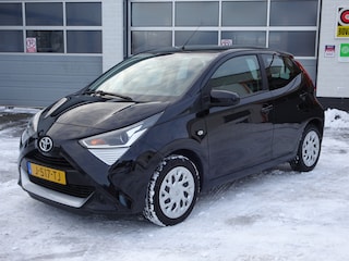 Toyota Aygo 1.0 VVT-i x-play Airco, achteruitrij camera, elektrische ramen, centrale vergrendeling, apple carplay, android auto, enz.