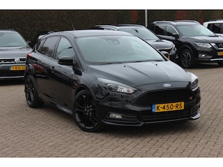 Ford Focus 2.0 ST-3 / Navigatie / Parkeerhulp achter / Recaro / 18'' / DAB / Stuur+Stoelverwarming / Cruise Control