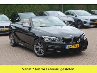 BMW 2-serie Cabrio M240i xDrive High Exe. M Sport 72.484 km! / Camera / Leder / Harman Kardon / 18'' / Keyless / Navigatie / Stuurverwarming / DAB / Windscherm / Stoelverwarming / Cruise Control