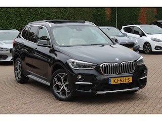 BMW X1 sDrive18i Centennial High Exe. 107.983 km! / Panoramadak / Head-up / Leder / 18'' / Keyless / Navigatie / Sportstoelen / Stoelverwarming / Cruise Control