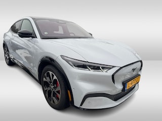 Ford Mustang Mach-E AWD 75 kWh / SOH 93,4% / Panoramadak / Camera / Leder / 19'' / B&O / Keyless / DAB / Dodehoek / ACC / Navigatie / Sfeerverlichting / Stoelverwarming