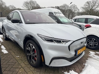 Ford Mustang Mach-E AWD 75 kWh / SOH 93,4% / Panoramadak / Camera / Leder / 19'' / B&O / Keyless / DAB / Dodehoek / ACC / Navigatie / Sfeerverlichting / Stoelverwarming