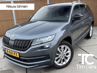 Skoda Kodiaq 1.5 TSI 4x4 Sportline Automaat | Trekhaak uitklapbaar | Grootscherm navigatiesysteem | LED verlichting | Canton HiFi | Sfeerverlichting | Elektrisch verstelbare voorstoelen | 360° camera | Parkeersensoren voor en achter