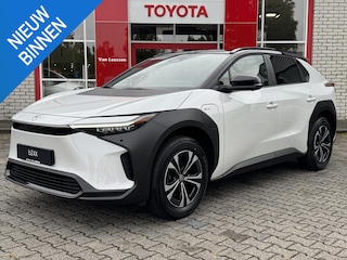 Toyota bZ4X DYNAMIC 71 KWH BI-TONE NIEUW & DIRECT LEVERBAAR!!! PANO-DAK PARK-SENSOREN BLIND-SPOT 360° CAMERA WARMTEPOMP