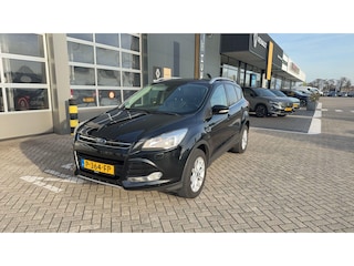 Ford Kuga 1.5 Titanium Styling Pack |Navigatie | Airco |Stoelverwarming | Voorruitverwarming