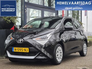 Toyota Aygo 1.0 VVT-i x-play | Naivgatie via Smartphone | Apple Carplay | Airconditioning | Parkeercamera