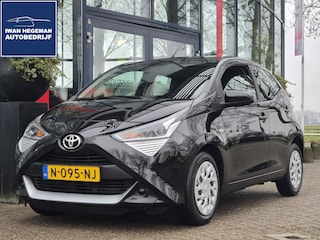 Toyota Aygo 1.0 VVT-i x-play | Naivgatie via Smartphone | Apple Carplay | Airconditioning | Parkeercamera
