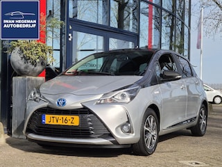 Toyota Yaris 1.5 Hybrid | Navigatie | Lederen bekleding | Schuif/kanteldak | Climate Control | Licht metalen velgen