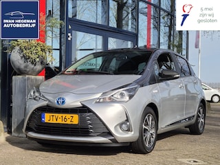 Toyota Yaris 1.5 Hybrid | Navigatie | Lederen bekleding | Schuif/kanteldak | Climate Control | Licht metalen velgen