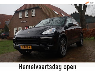 Porsche Cayenne 3.0 S E-Hybrid Aut. | Sportdesign-Pakket | Facelift | 2e Eigenaar | Historie | 21 Inch | Led | Lederen Dashboard