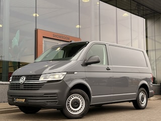 Volkswagen Transporter 2.0 TDI L1H1 28 | ingebouwde Gereedschapskasten | Cruise | Trekhaak | Parkeersensoren |