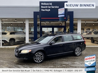 Volvo V70 1.6 T4 Limited Edition / Automaat / NL-Auto / Vol-Leder / Adaptieve Cruise-Control / Climate-Control / Trekhaak / Geïntegreerd-Kinderzitje / Dodehoek-Detectie / Elektr.-Achterklep / Radio-Bluetooth / Navi / LED / PDC-Achter / 18'' LMV / ENZ.
