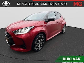 Toyota Yaris 1.5 Hybrid Executive | Blindspot  | Sensoren | Panodak | 4 seizoen | Rijklaar