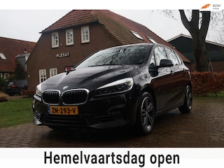 BMW 2-serie Tourer 218i Executive Edition Aut. | Panorama | Full Led | Sportstoelen | Stoelverwarming | Facelift | NAP |