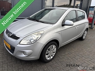 Hyundai i20 1.2i Dynamic ECC Racdio CD AUX USB Mistlampen voor 5drs