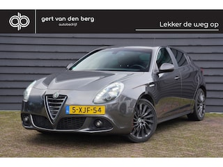 Alfa Romeo Giulietta 1.4 T Exclusive - 170 PK - QV LINE - AUTOMAAT - NAVIGATIE - HALF LEDER -