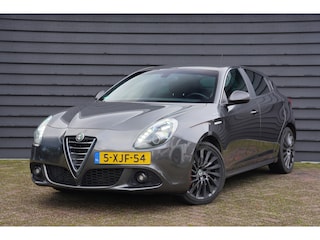 Alfa Romeo Giulietta 1.4 T Exclusive - 170 PK - QV LINE - AUTOMAAT - NAVIGATIE - HALF LEDER -