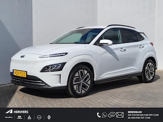 Hyundai Kona EV Fashion 64 kWh Automaat / Dealer onderhouden / HUD / Navigatie / Stuur- en stoelverwarming /