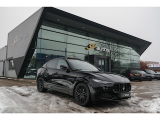 Maserati Levante Gransport 3.0 V6 D 275pk Panoramadak Schaalstoelen VOL!!! Carbon pakket NLauto 21" LMV Stoelkoeling Luchtvering
