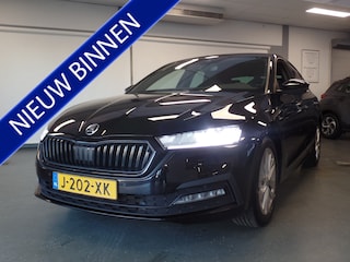 Skoda Octavia 1.0 TSI Sport Business Navigatie, Clima controle, Cruise controle, Stuurverwarming, Elek ramen v/a, Elek achterklep, Xenon verlichting, Pdc v/a, Lm velgen 17'' Nederlandse auto!! Bovag afleverpakket 695,-