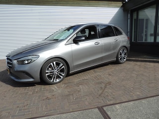 Mercedes-Benz B-klasse 180 Launch Edition Premium Plus TREKHAAK