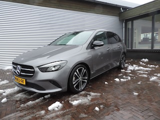 Mercedes-Benz B-klasse 180 Launch Edition Premium Plus TREKHAAK