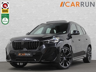 BMW X1 18i M-Sport | Panorama | Sportstoelen | Keyless-Entry | Sfeerverlichting | Achteruitrij-Camera | Carplay | Full-LED | Black-Optic | Getint Glas | Stoelverwarming | Draadloos Laden |