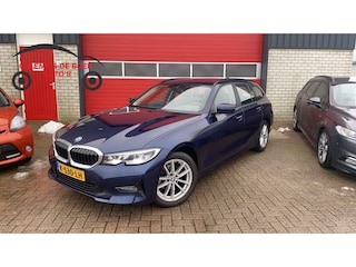BMW 3-serie Touring 318i Executive Edition VIRUTAL / AUTOMAAT / CARPLAY / LED / TREKHAAK / CRUISE / CLIMA / NAVI