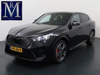 BMW iX2 eDrive20 67 kWh M SPORT | ORIG NL AUTO | 1E EIG. | TOPSTAAT! | 100% ONGEVAL VERLEDEN VRIJ! | DAB+ | ACTIVE GUARD | PARK PACKAGE | COMFORT ACCES | STOELVERWARMING ETC