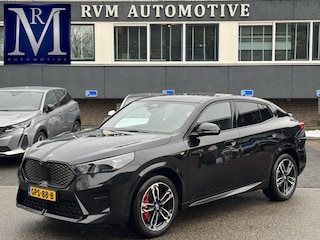 BMW iX2 eDrive20 67 kWh M SPORT | ORIG NL AUTO | 1E EIG. | TOPSTAAT! | 100% ONGEVAL VERLEDEN VRIJ! | DAB+ | ACTIVE GUARD | PARK PACKAGE | COMFORT ACCES | STOELVERWARMING ETC