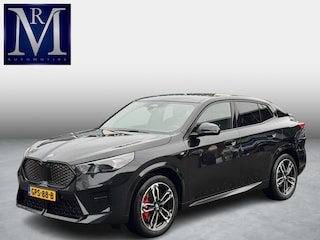 BMW iX2 eDrive20 67 kWh M SPORT | ORIG NL AUTO | 1E EIG. | TOPSTAAT! | 100% ONGEVAL VERLEDEN VRIJ! | DAB+ | ACTIVE GUARD | PARK PACKAGE | COMFORT ACCES | STOELVERWARMING ETC