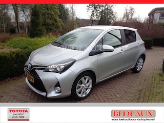 Toyota Yaris 1.5 Full Hybrid 100pk 5D Aut Dynamic Navi