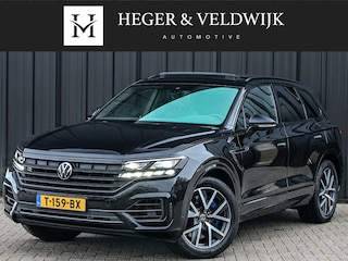 Volkswagen Touareg 3.0 TSi 4MOTION R · Panoramadak · Luchtvering · Adaptive Cruise Control · Memory Seats · Camera · Keyless entree · Blis · Ambiance interieur ·