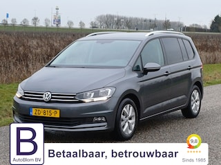 Volkswagen Touran Highline / 7 Persoons / Trekhaak/ Camera / Carplay