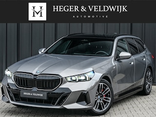 BMW 5-serie Touring 530e xDrive · M Sportpaket Pro ·Harman Kardon · M Sport Suspension · Adaptive Led · Driving Assistant Plus · Ambient Light · Bmw Iconic Glow · M Sport Brake, Red · Shadowline Lights · Panorama Glass Roof