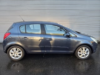 Opel Corsa 1.4-16V Cosmo AUTOMAAT