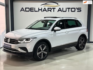 Volkswagen Tiguan 1.5 TSI Life 150 PK Automaat / Panorama dak / Navigatie full map / Adaptive Cruise / climate control